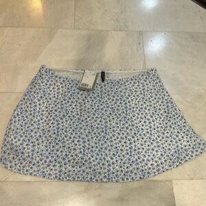 Women’s H&M floral poly flare skirt NWT